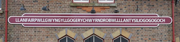 Irlandia - Llanfairpwllgwyngyllgogerychwyrndrobwllllantysiliogogogoch i Dublin