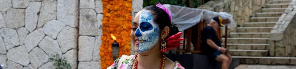 Meksyk - Park Xcaret, flamingi, papugi i Dzień Zmarłych